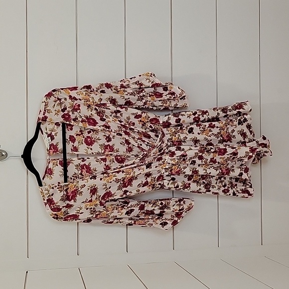 American Eagle Outfitters xs floral romper - Picture 1 of 5
